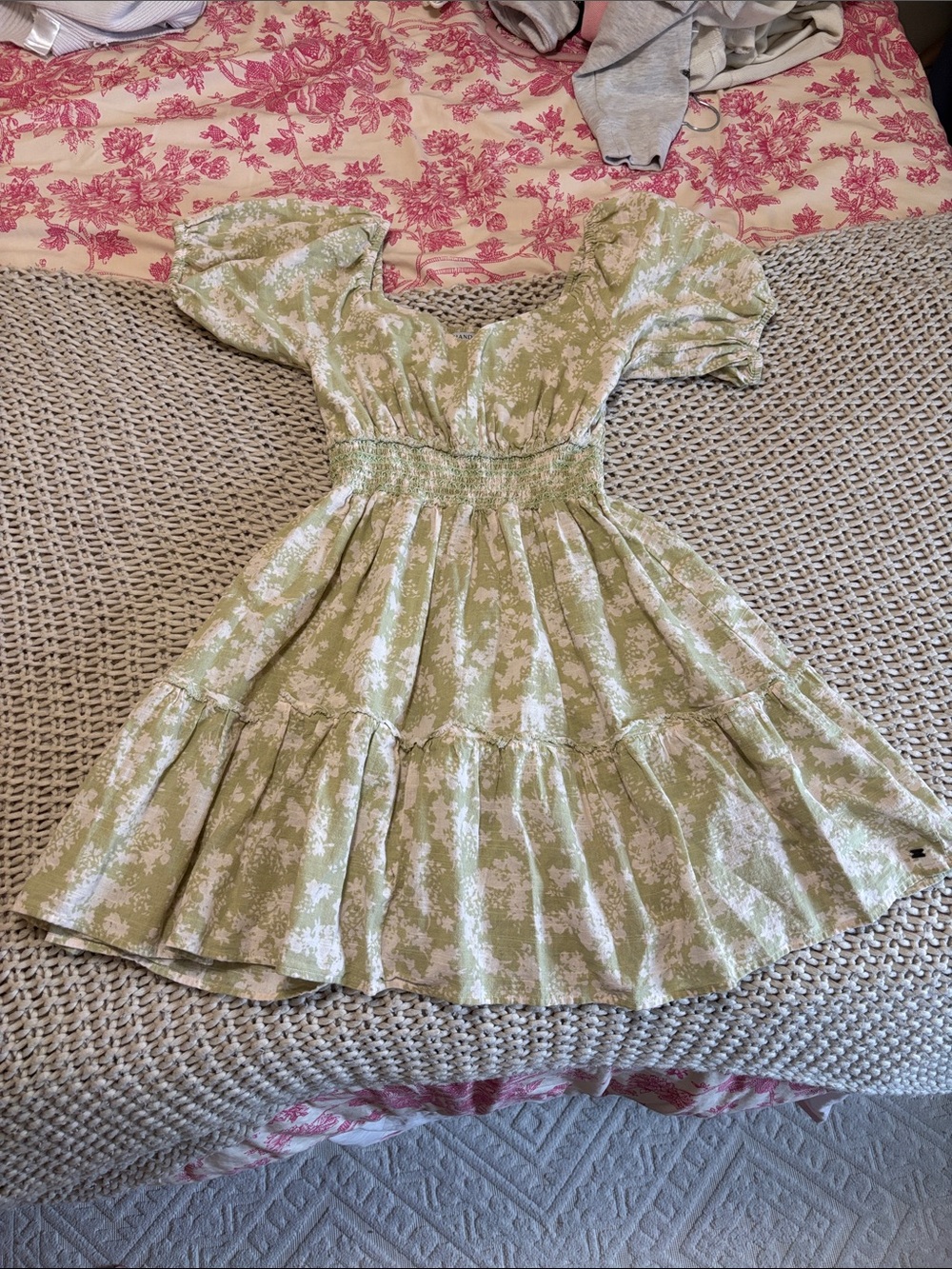 Ghanda Light Green Floral Puff-Sleeve Tiered Dress